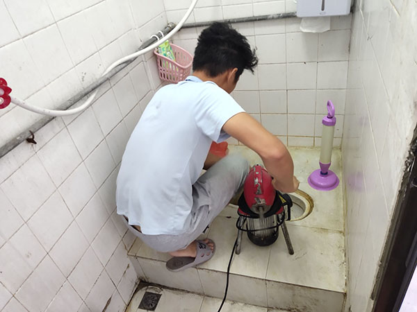 唐县肥皂掉到马桶里把马桶堵住了怎么办？马桶堵住了怎么办