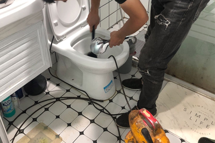 唐县马桶堵塞自己疏通还是找师傅?专业上门服务让你省时更省心